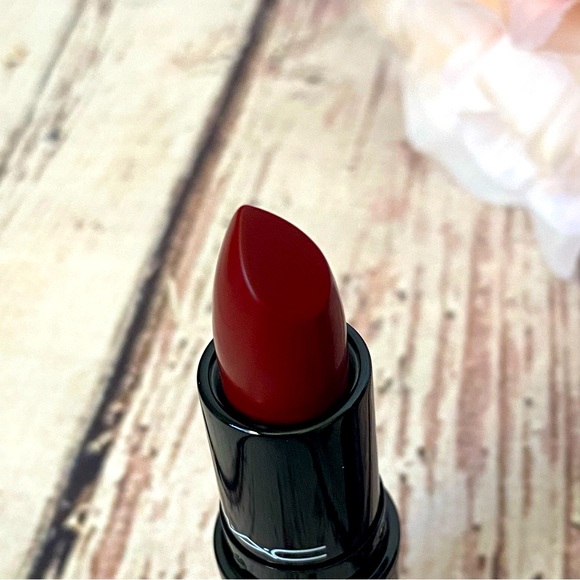 MAC - 425 MAISON ROUGE - LOVE ME LIPSTICK NEW! - Picture 4 of 5